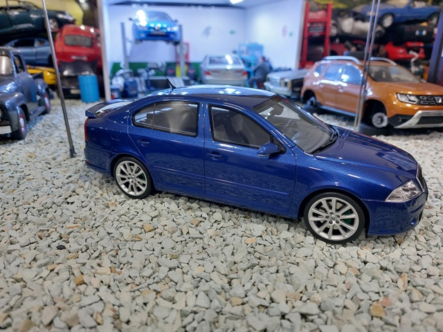 model auta Škoda Octavia RS TFSi 2006 Otto mobile 1:18 - 11