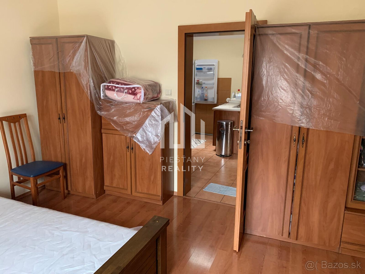 EXKLUZÍVNE RD v Banke s pozemkom 728 m2 a poschodie so sam - 11