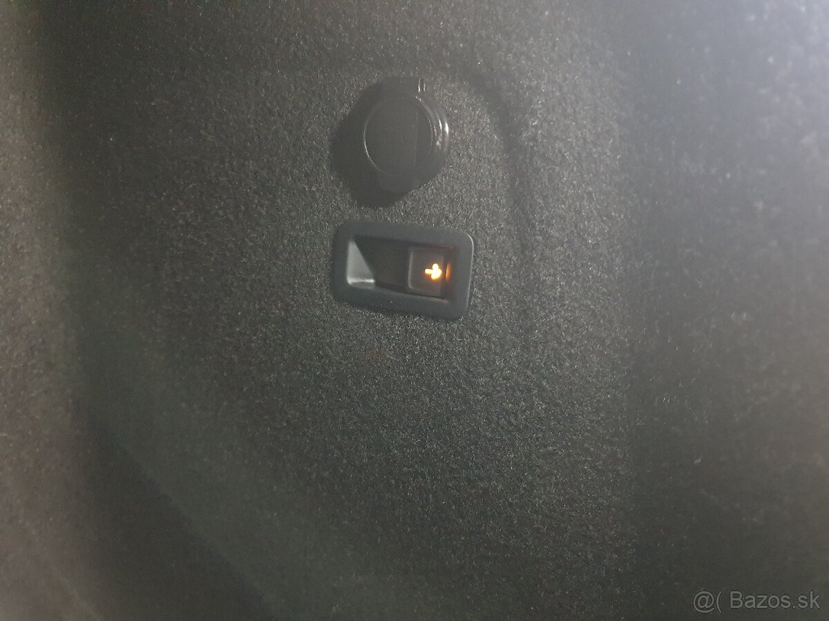 VW Golf 8 Variant 2.0TDI 85kW Press&Drive - záruka Autodraft - 11