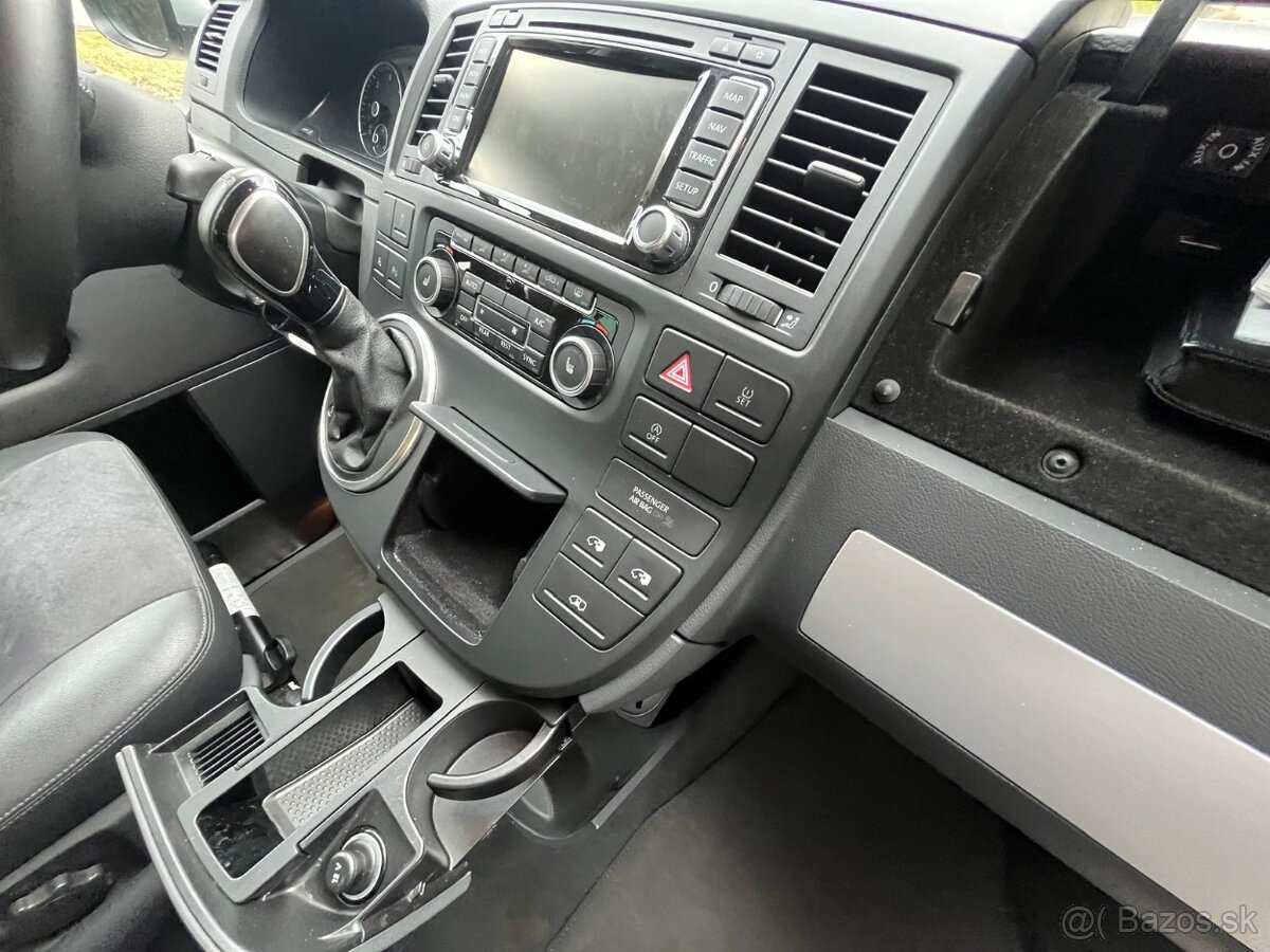 Volkswagen Multivan 2.0 TDI Highline 7-miestny - 11