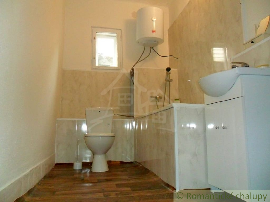 Vidiecka usadlosť s možnosťou podnikania – bývanie, agrotu - 11