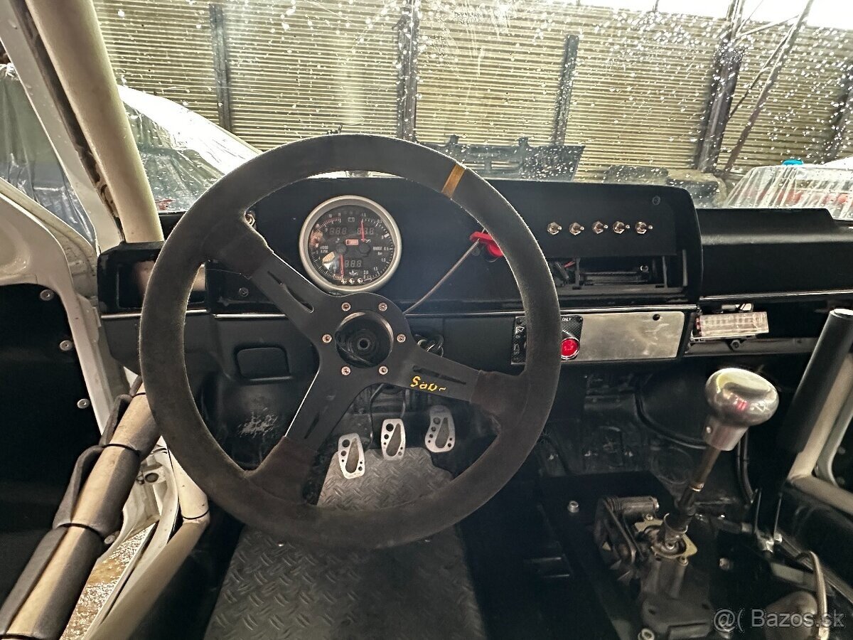 Volkswagen Golf závodné 1991 GTI raketa Rallye, cca 200 koní - 11