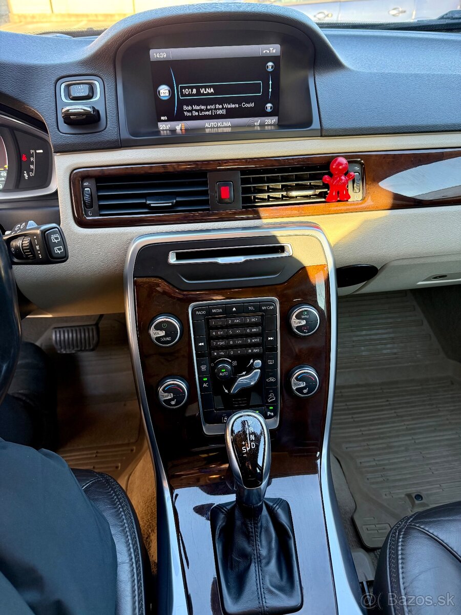 Volvo XC70 Cross Country 5D AWD - 11