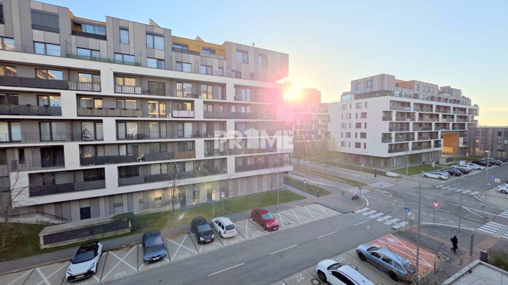 MODERNÝ 2i, SLNEČNICE, BALKÓN, PARKING, Zuzany Chalupovej,Pe - 11