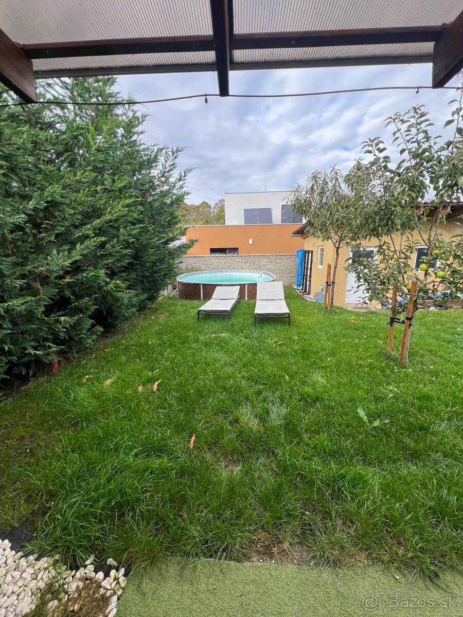 4izbovy 2podlazny dom s bazenom - 11
