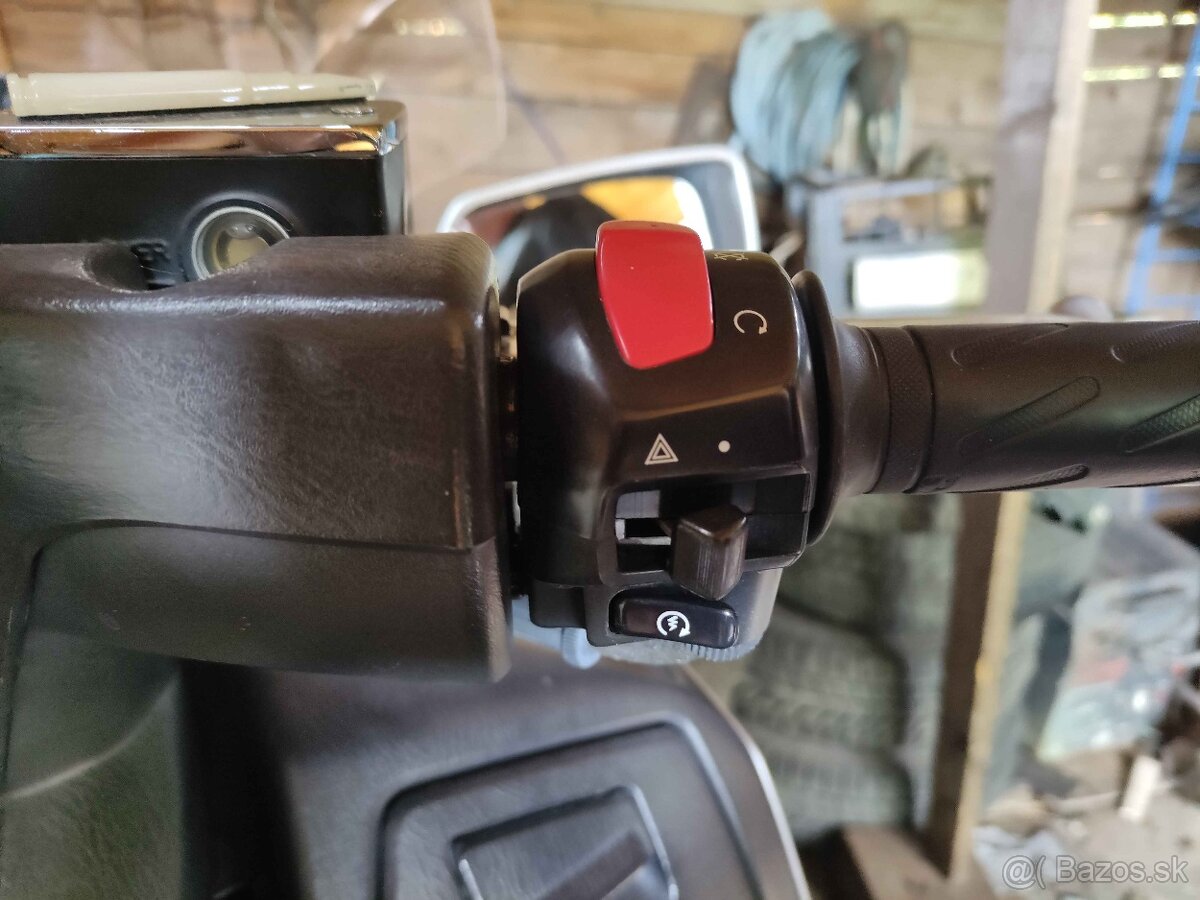 Suzuki Burgman 650 - 11