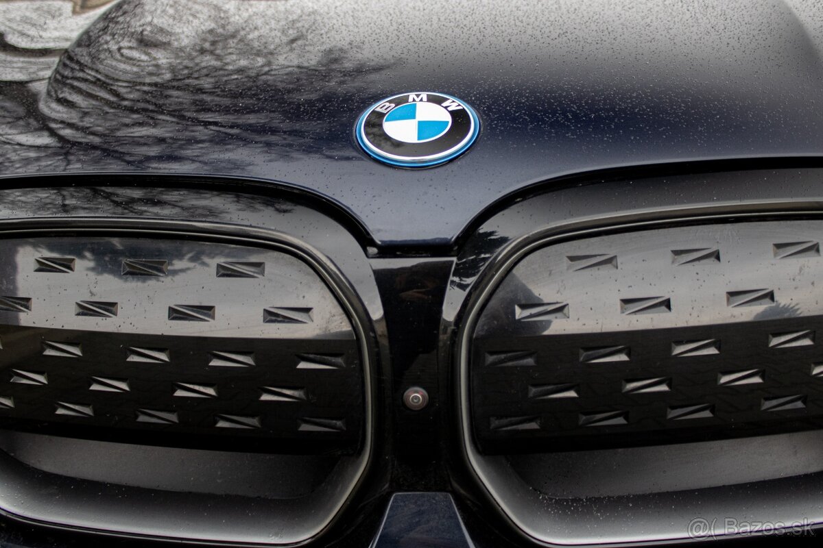 iX3 210kW panoráma Harman Kardon - 11