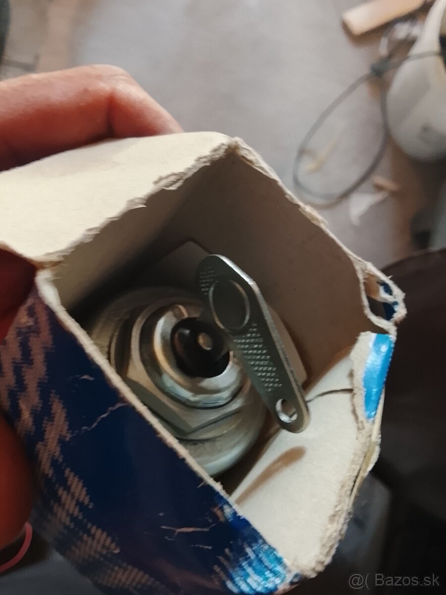 Náhradné diely, kolesá, pneumatiky - 11