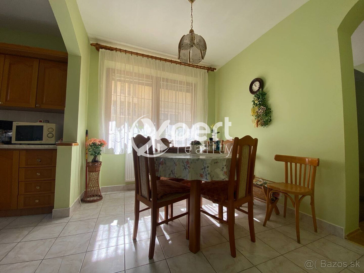 ZNÍŽENÁ CENA. Krásny rodinný dom priamo v centre na predaj - 11