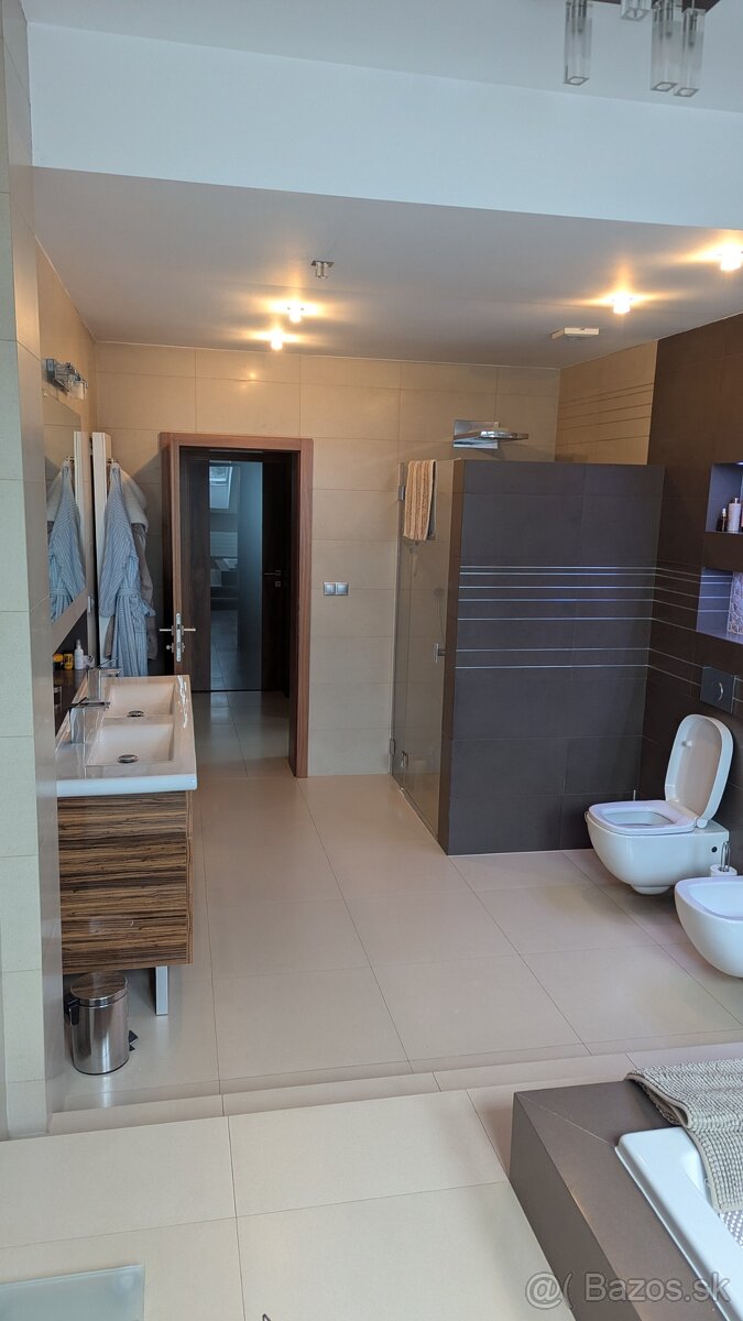 5-izbový zariadený rodinný dom - 11