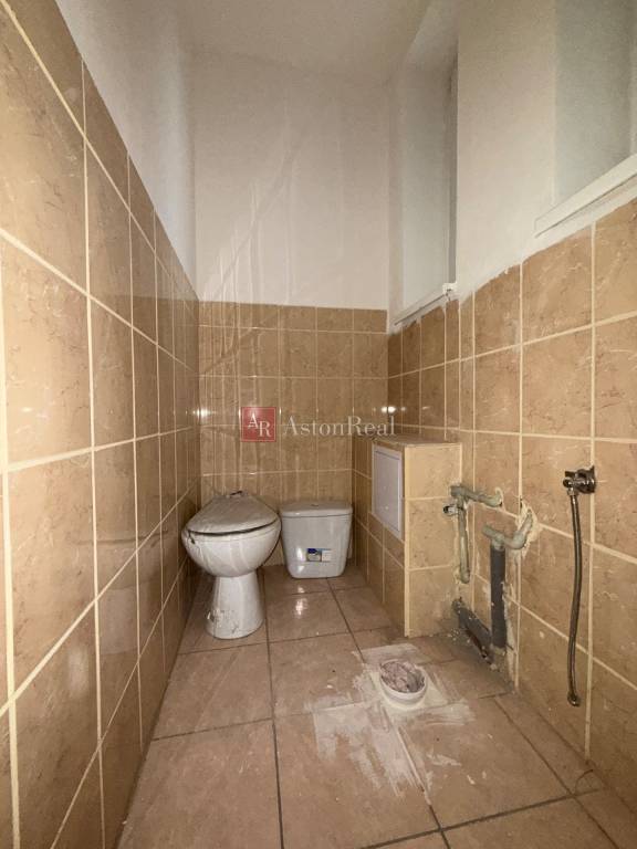 Na predaj obchodný priestor 38m2 v centre mesta Púchov- 1. m - 11