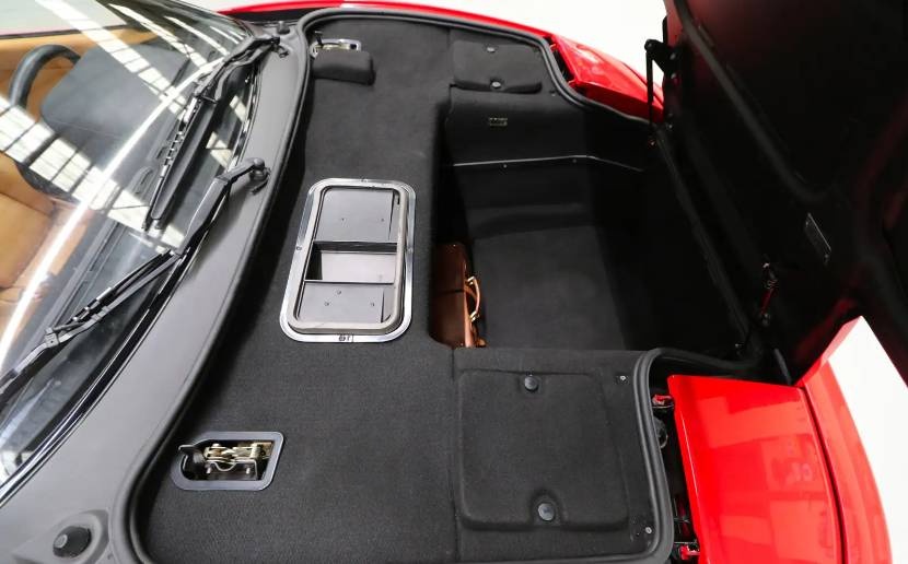 Ferrari F355 Berlinetta z roku 1998 - 11