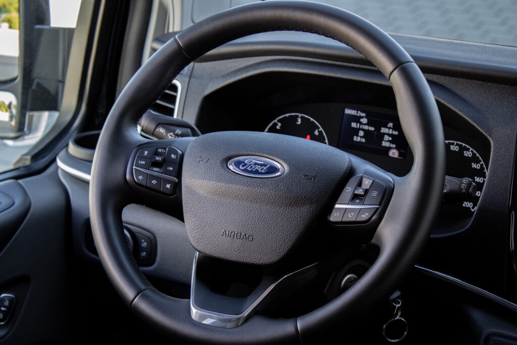 Ford Tourneo Custom - 11