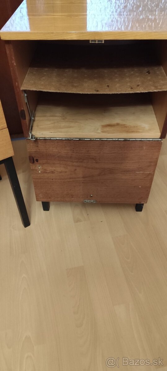 Kozmetický stolík+ nočný stolík - 11