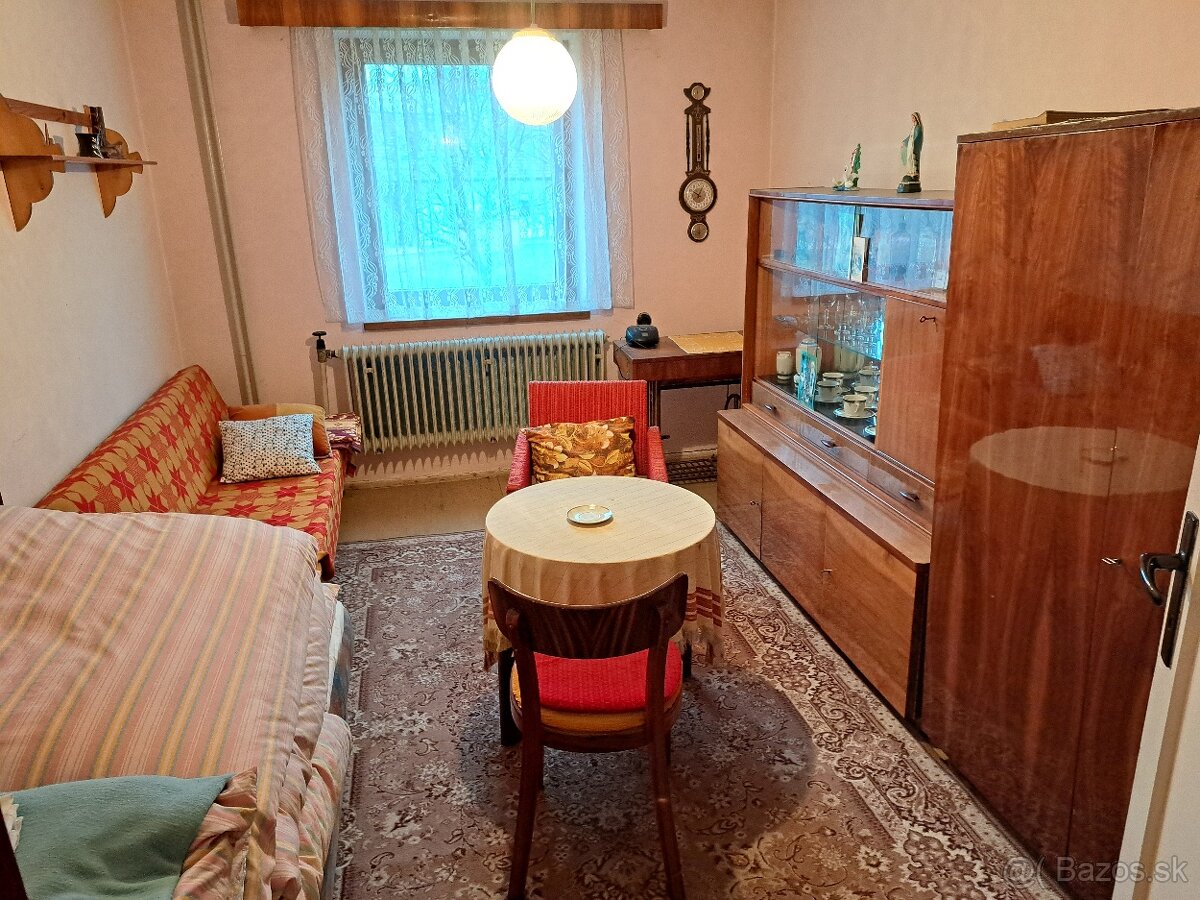 Kompletný interiér zo staršieho domu - 11