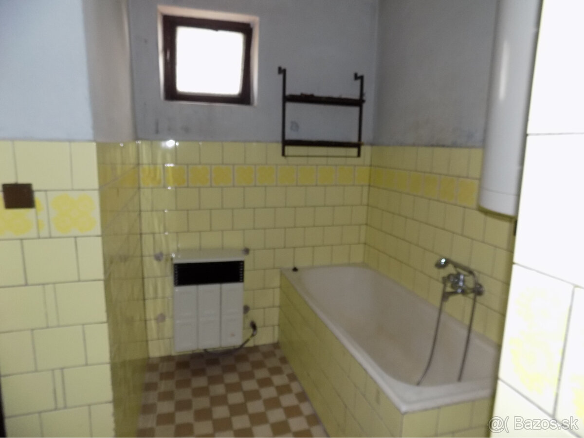 Na predaj viacgeneračný dom v Tvrdošovciach . - 11