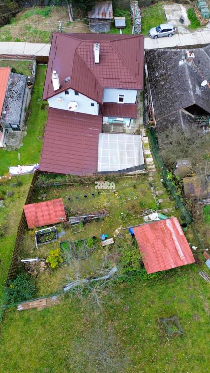 Veľký dvojgeneračný rodinný dom v obci PRAKOVCE - 11