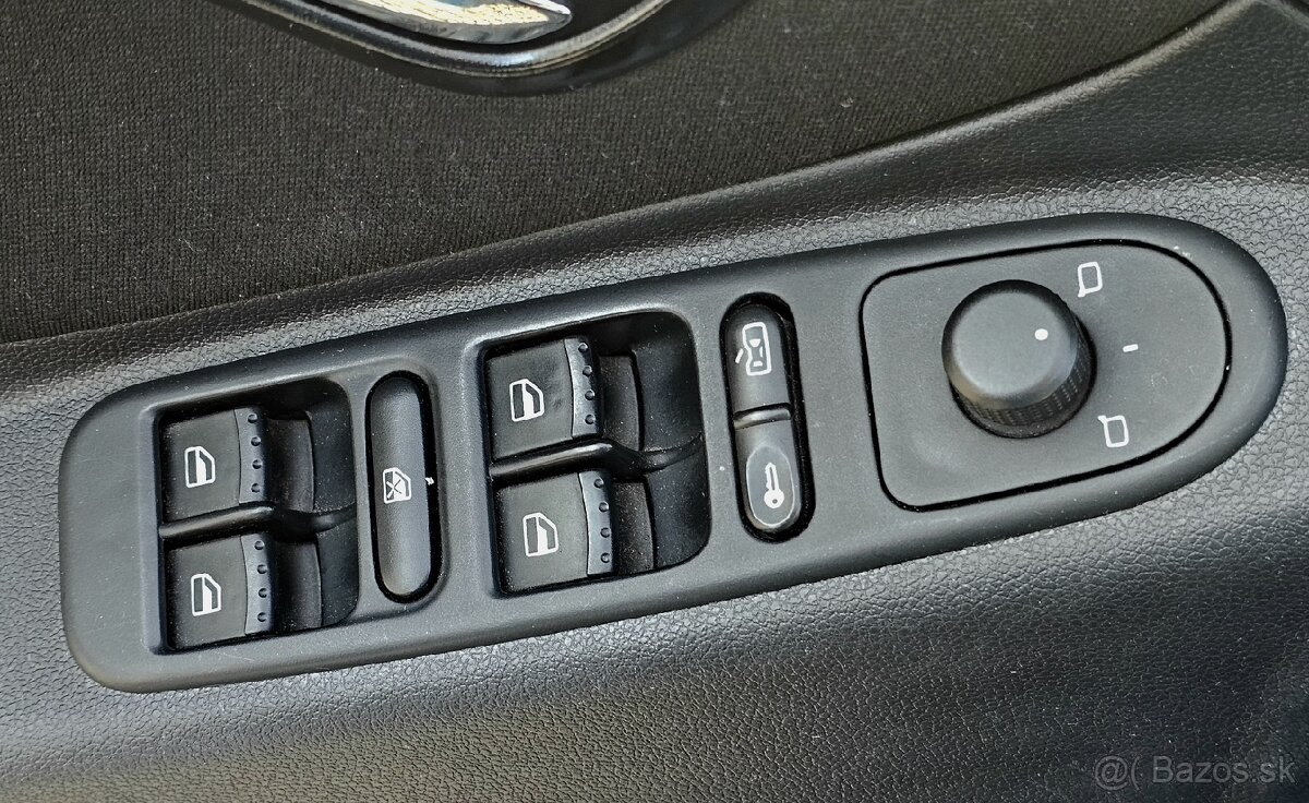 Seat Leon 1.8 Turbo Top Sport Rezervované - 11