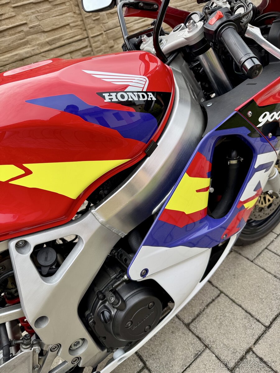 HONDA CBR 900 SC 33 - 11