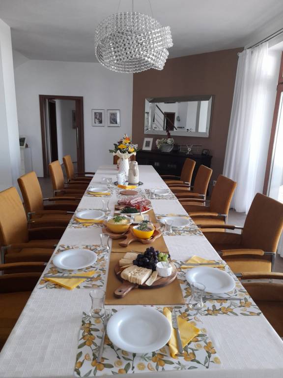 Vila s veľkým pozemkom pod lesom - 11