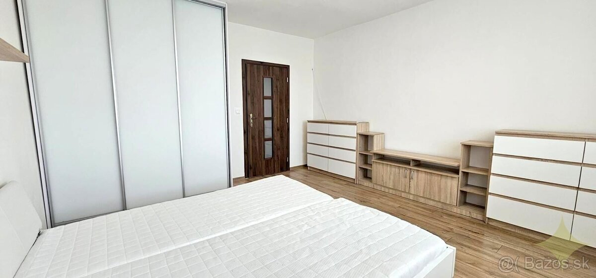 PREDAJ: Slnečný 3-izbový byt s loggiou na sídlisku Šípok, Pa - 11