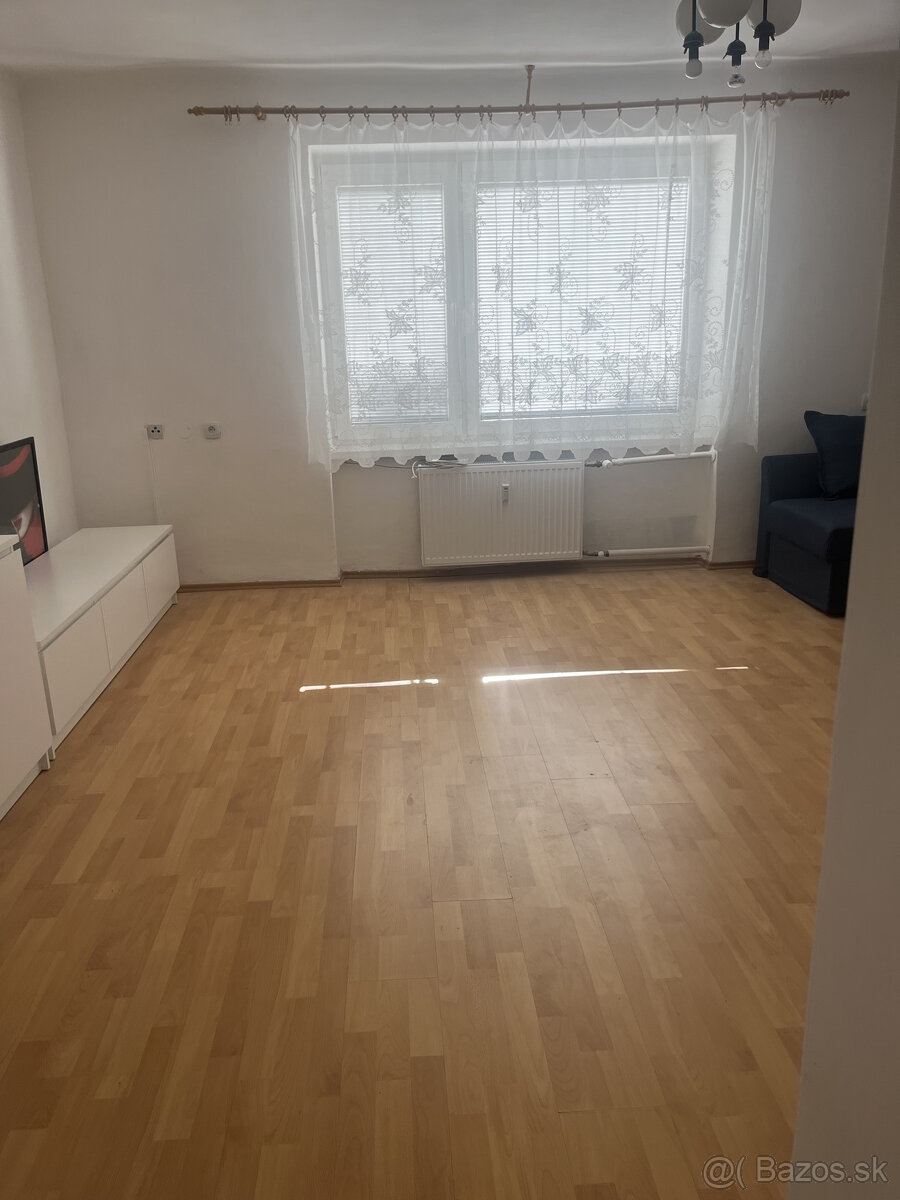 Prenájom priestranného 2-izbového bytu na Krátkej ulici v Hu - 11