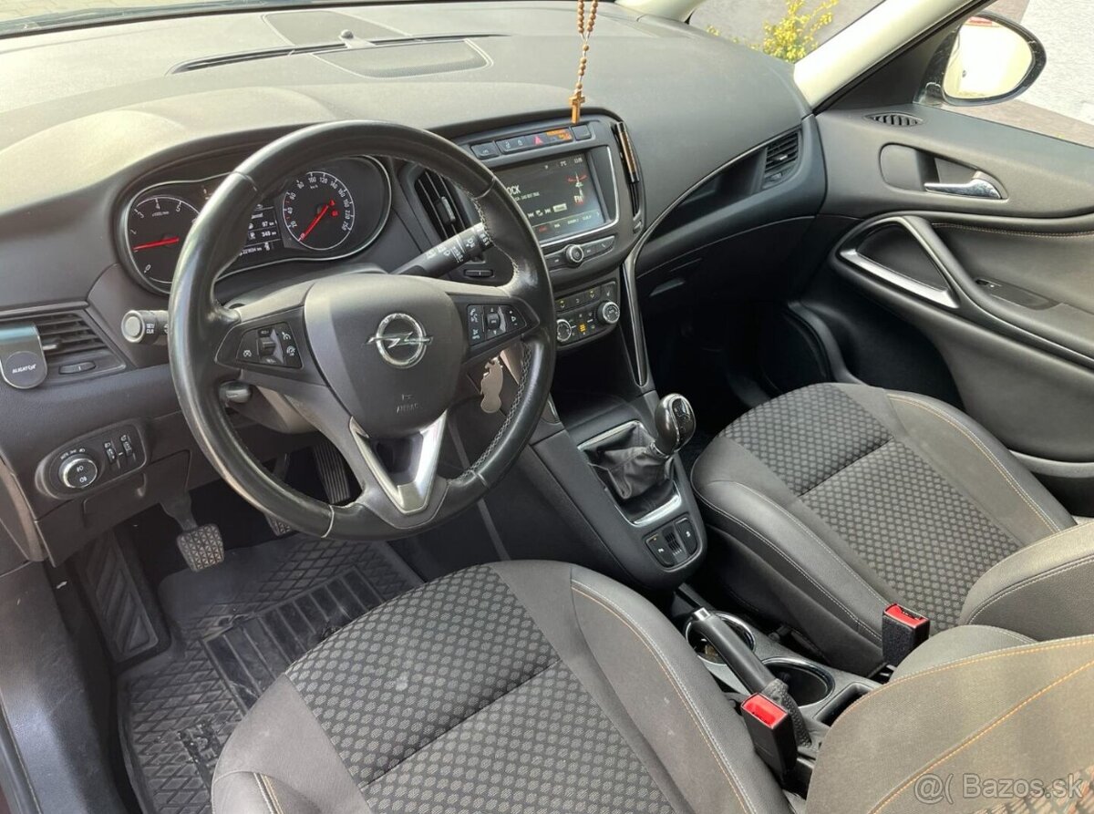 Opel Zafira Tourer 1.4 benzín + LPG - 11