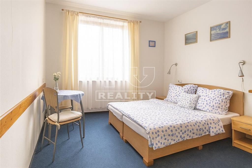 Znížená cena Na predaj penzión Gita v obci Podhájska... - 11