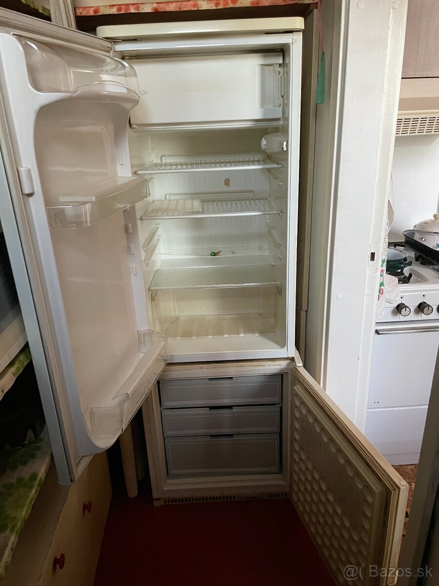 NÁBYTOK ZA ODVOZ ALEBO PÁR DROBNÝCH - 11