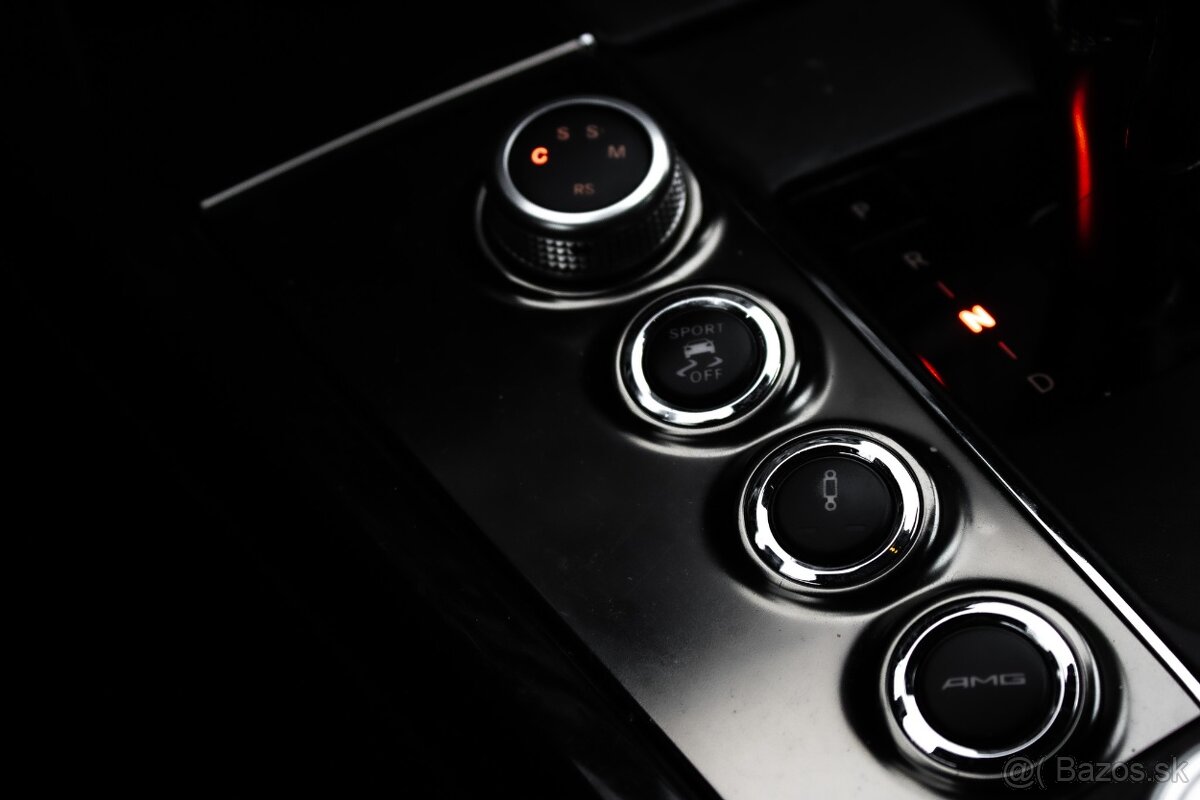 Mercedes-Benz E trieda Sedan E63 AMG - 11