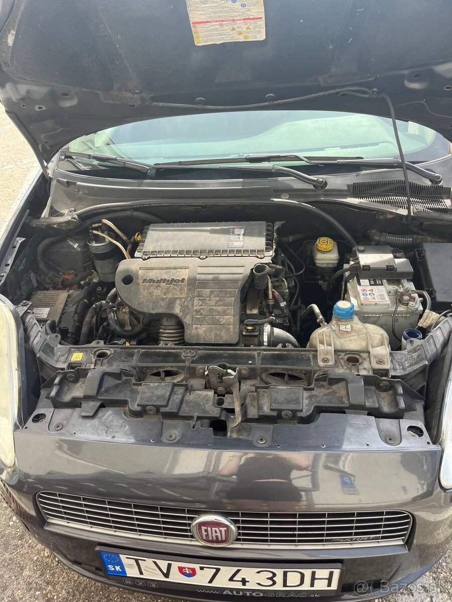 Fiat Grande Punto 2009 - 11