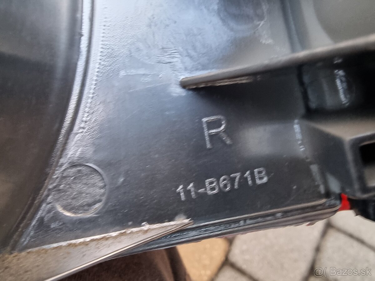 zadné svetlo vw touran - 11