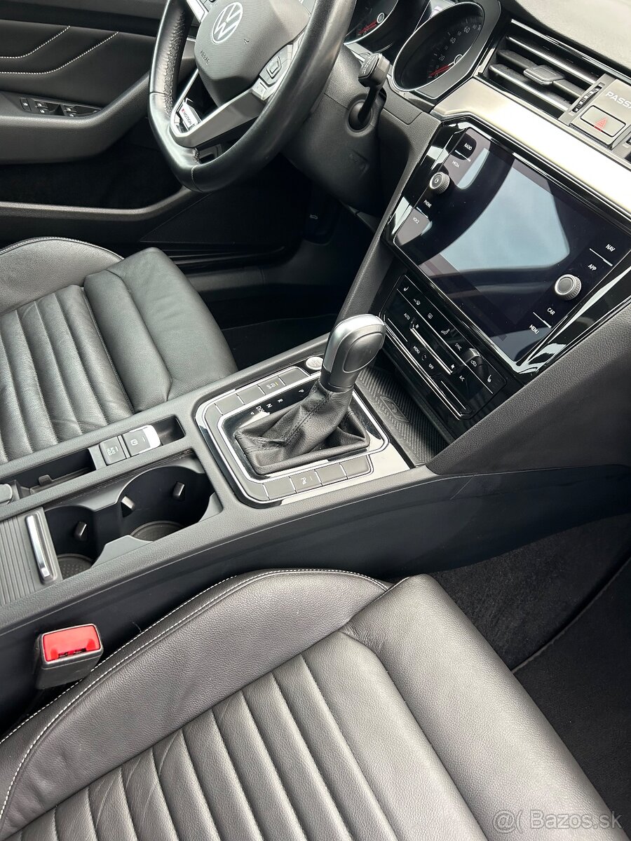 Volkswagen Passat - 11
