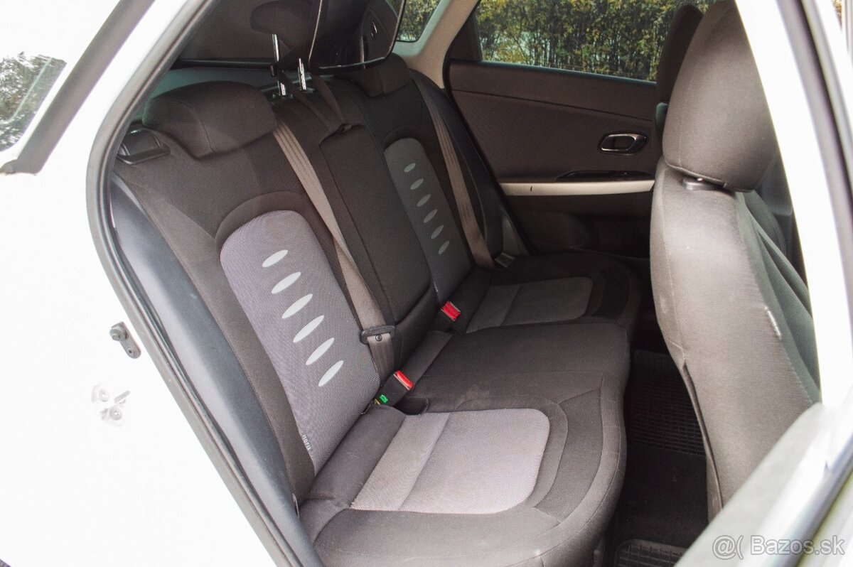 Kia Ceed SW 1.6 GDI - 11