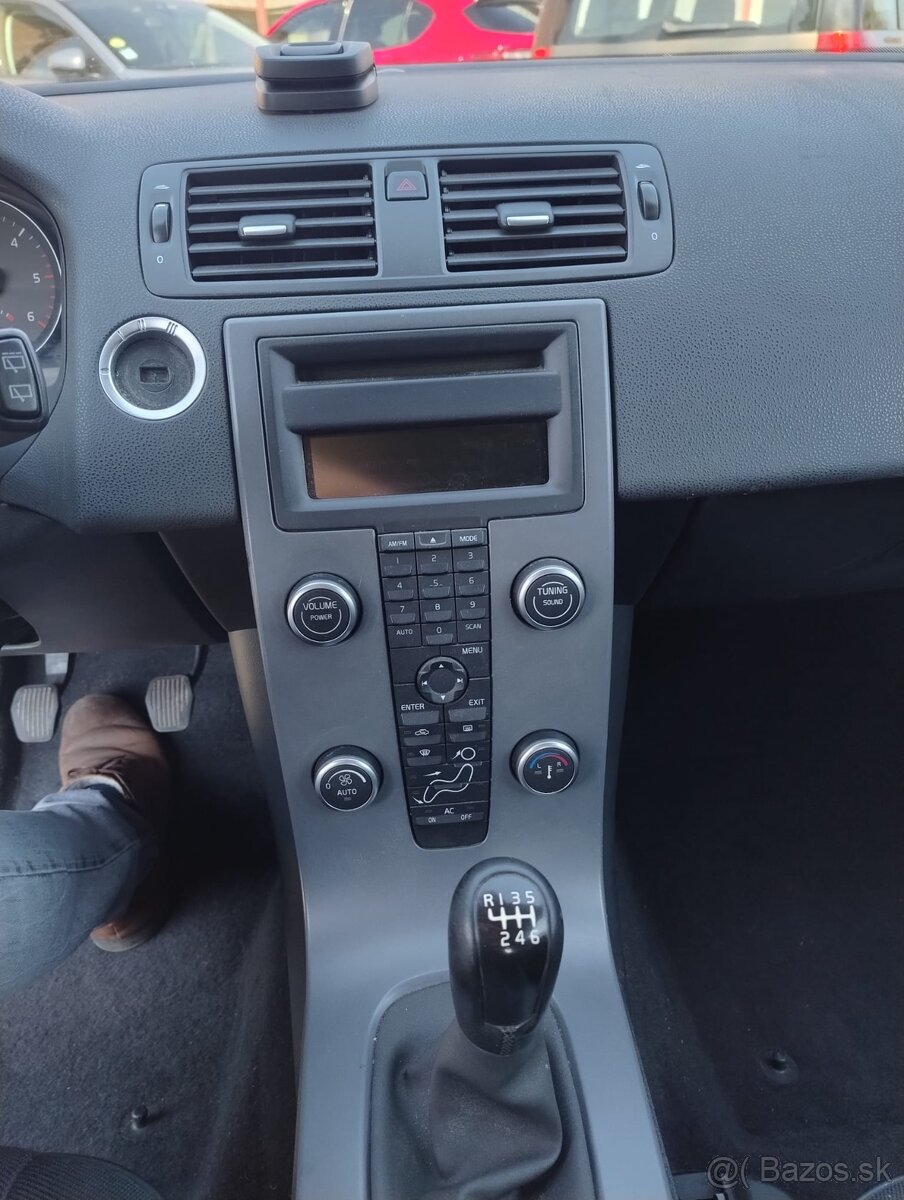 Volvo C30 D2 Kinetic, 84 kW, 6-st. manuál - 11