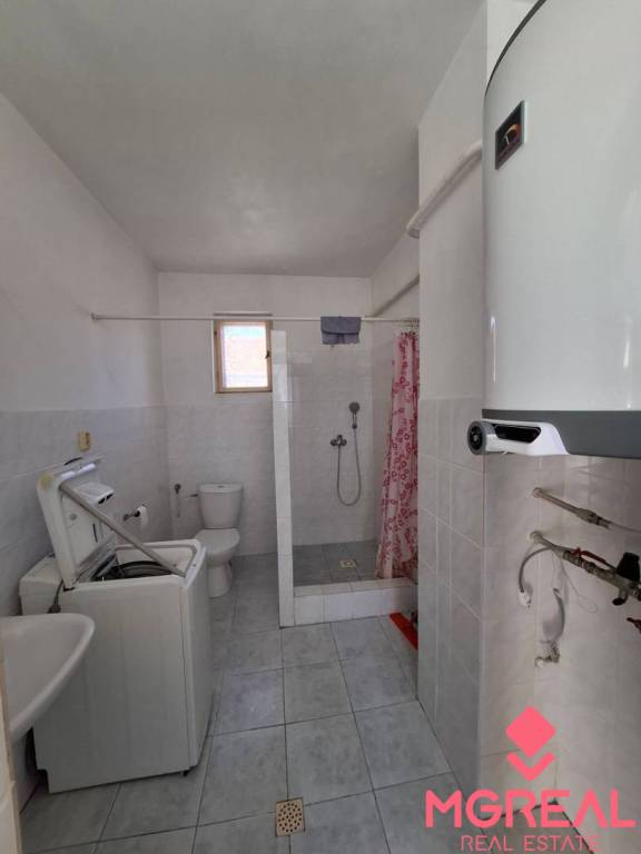 Rodinný dom s veľkým pozemkom - Kamanová - 11