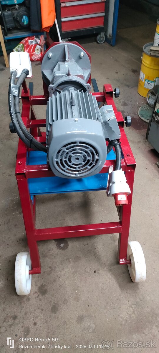 Štiepačka dreva. - 11