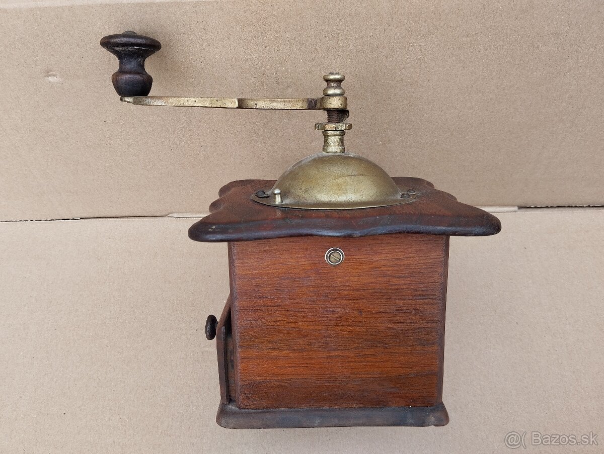 Starý mlyncek na kavu se štítkom - 11