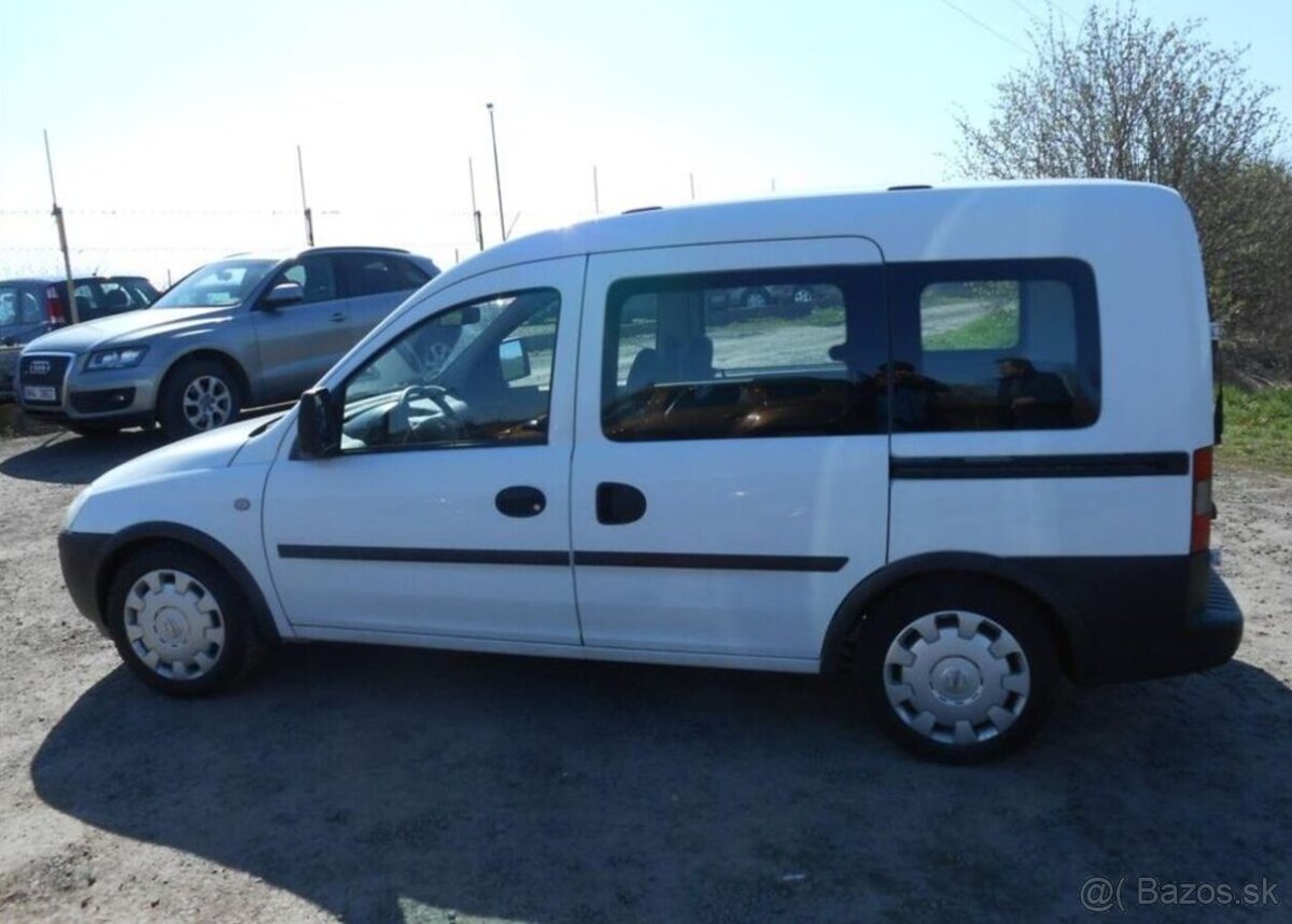 Opel Combo 1,4 66 kW Historie benzín - 11