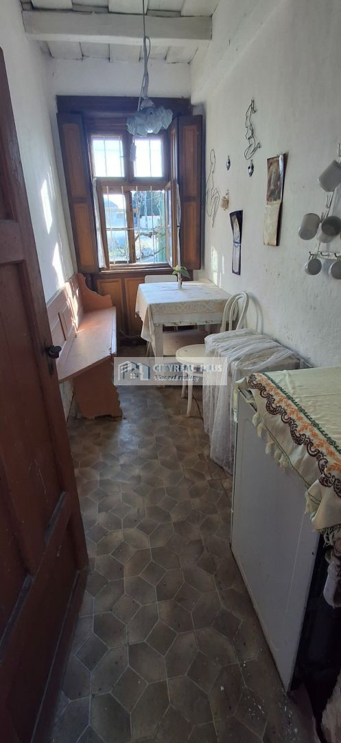 ZNÍŽENÁ CENA Ponúkame na predaj 100 ročný sedliacky dom v T - 11