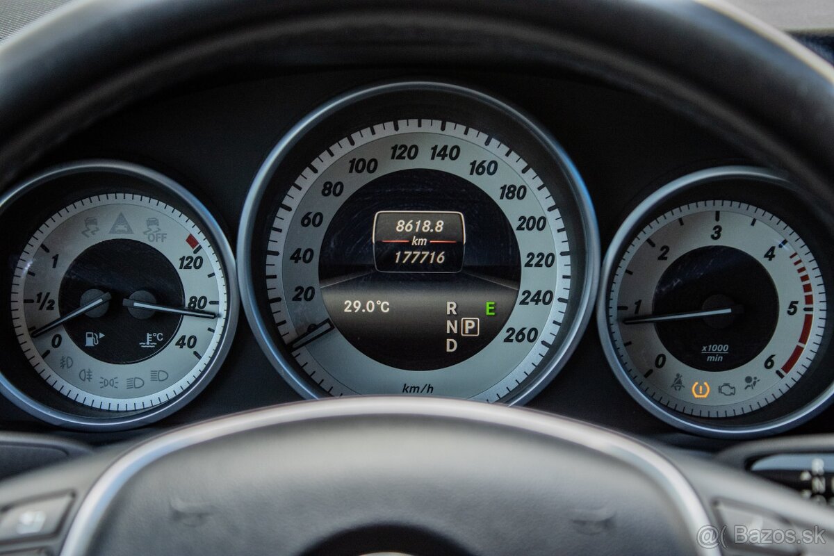 Mercedes-Benz E trieda Sedan 220 CDI BlueTEC / NELAKOVANÉ - 11