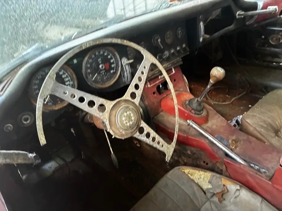 Jaguar E-Type xke 4.2 Coupe Manual - 11