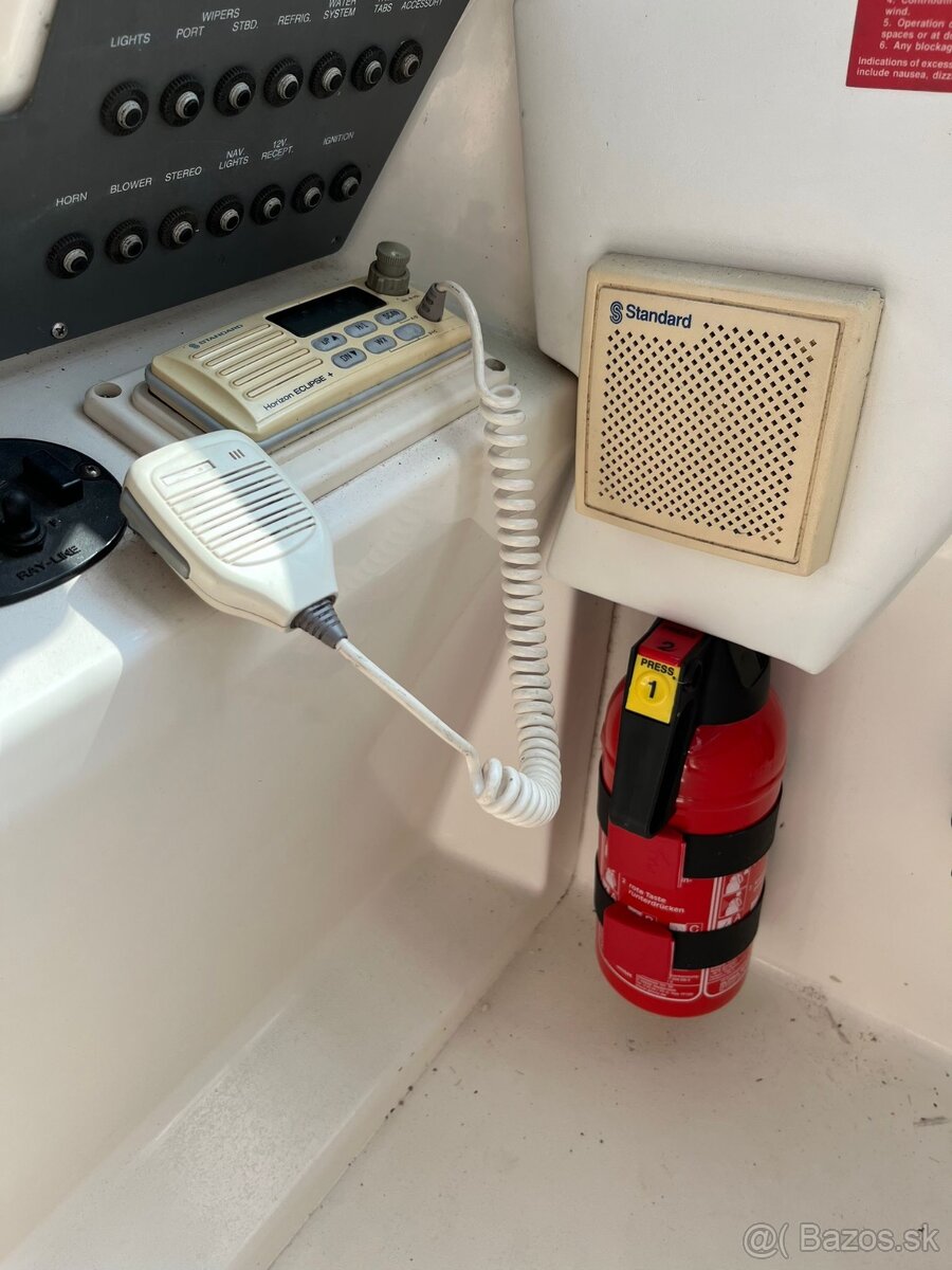 Motorová lod Sea Ray 270 - 11