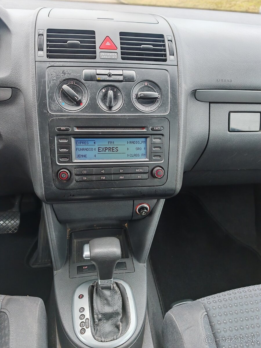 Volkswagen Touran 1.6 FSI - 11