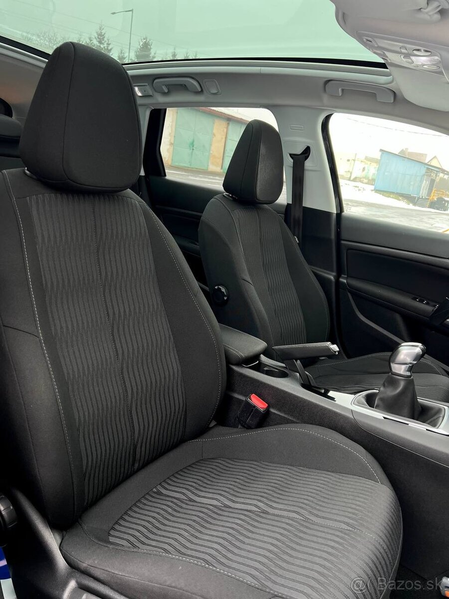 PEUGEOT 308 KOMBI 1.2 PURETECH 110 MANUÁL 2015 BEZ POŠKOZENÍ - 11