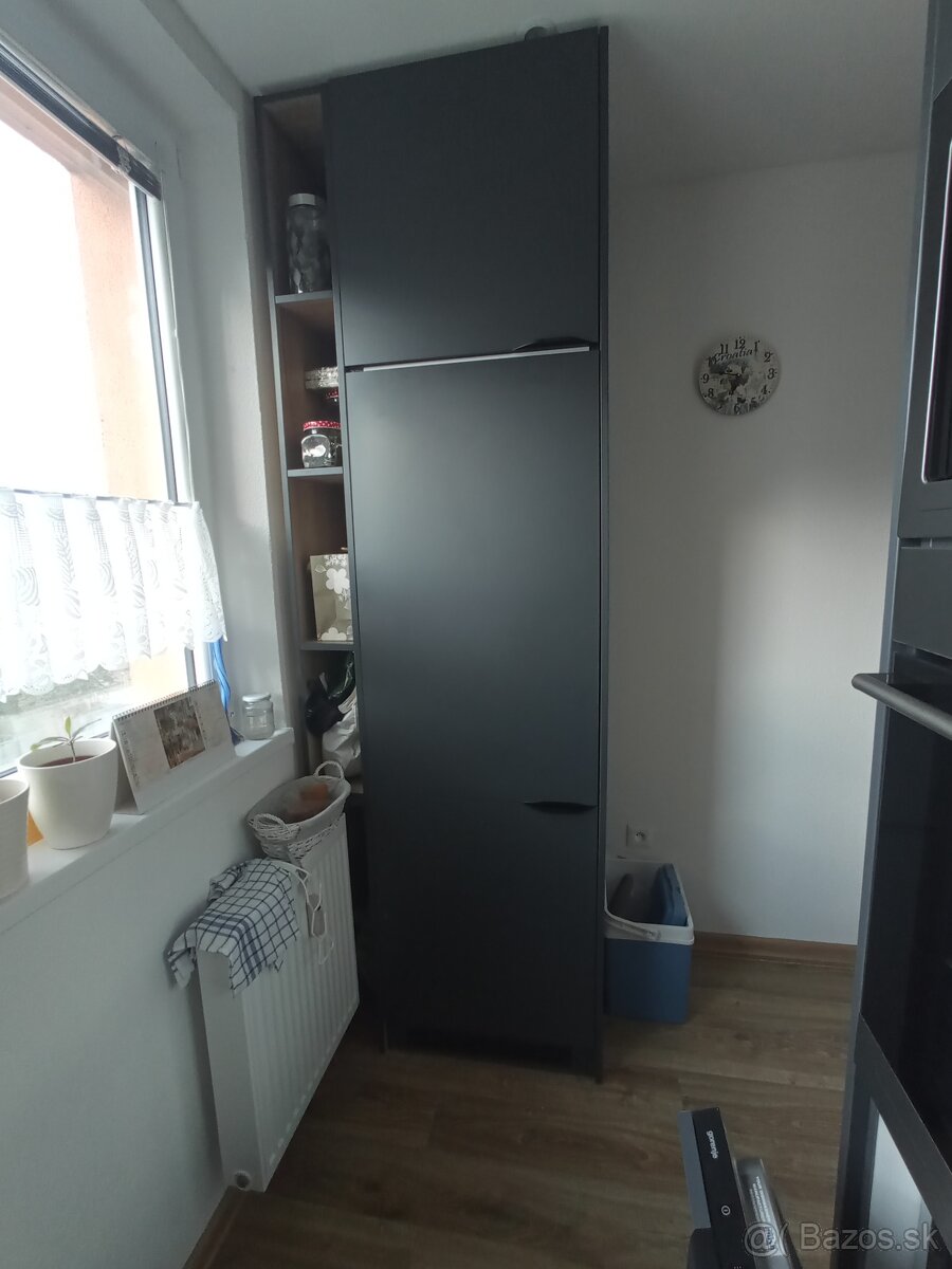 Vstavaná kuchyňa, skrine - 11