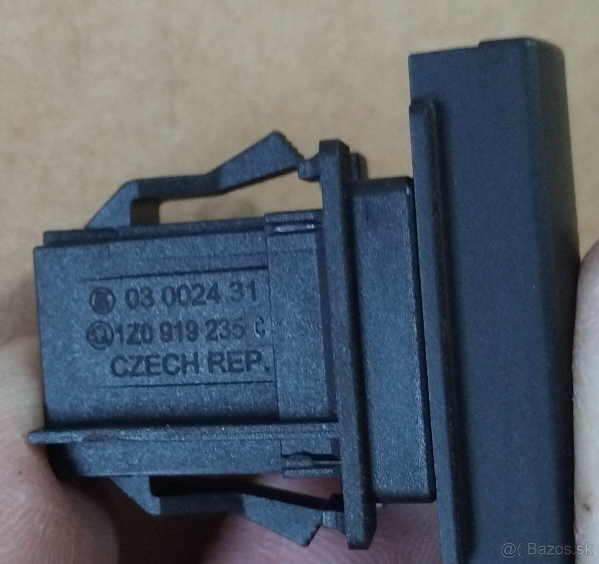 spínače, vypínače Octavia 2 - 11