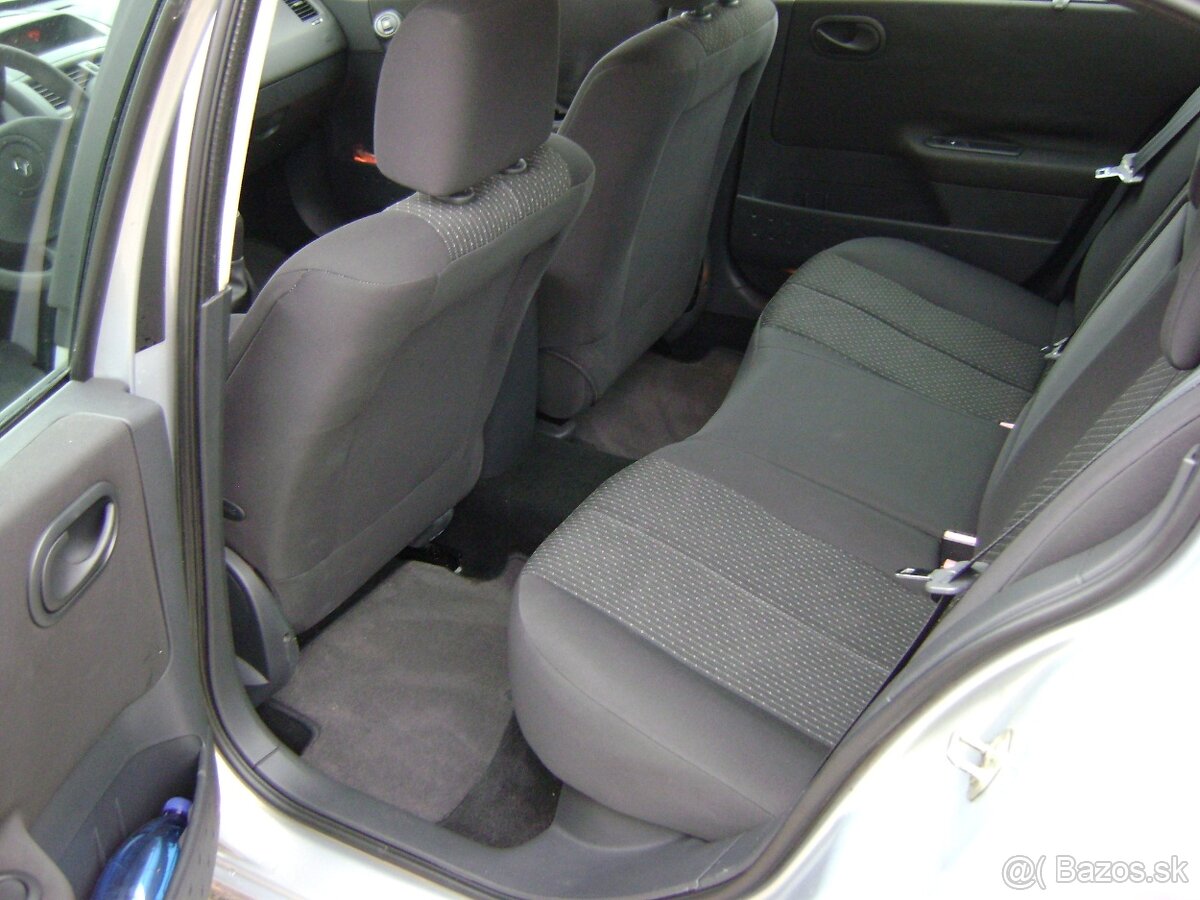 RENAULT MEGANE 1.4 - 11