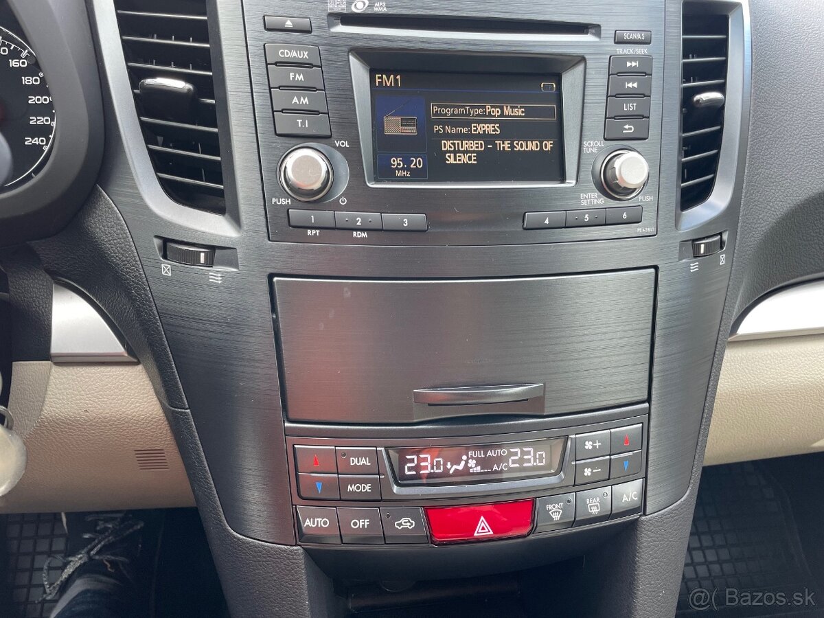 Subaru Legacy Outback 2,0 D CVT 150k - 11