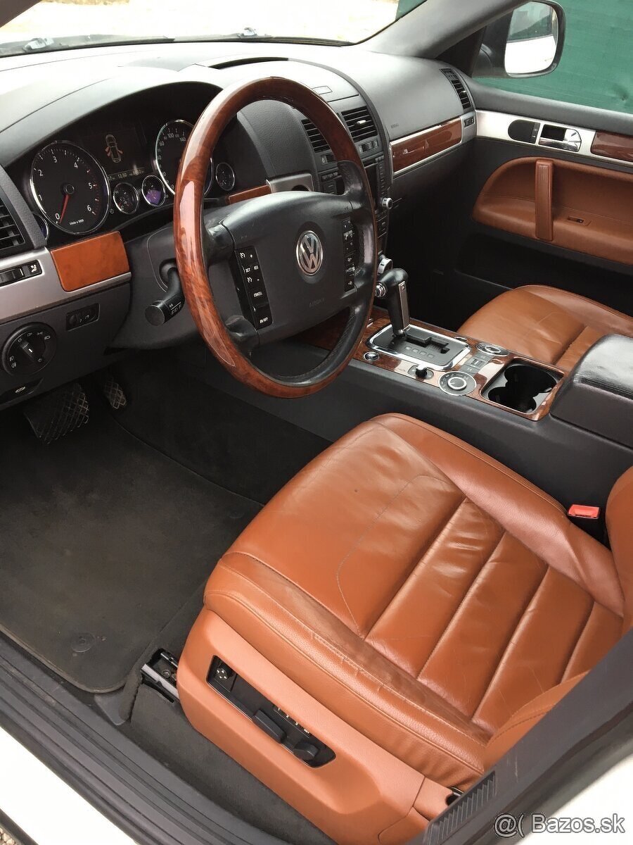 VOLKSWAGEN TOUAREG 3.0 TDi V6 4MOTION - 11